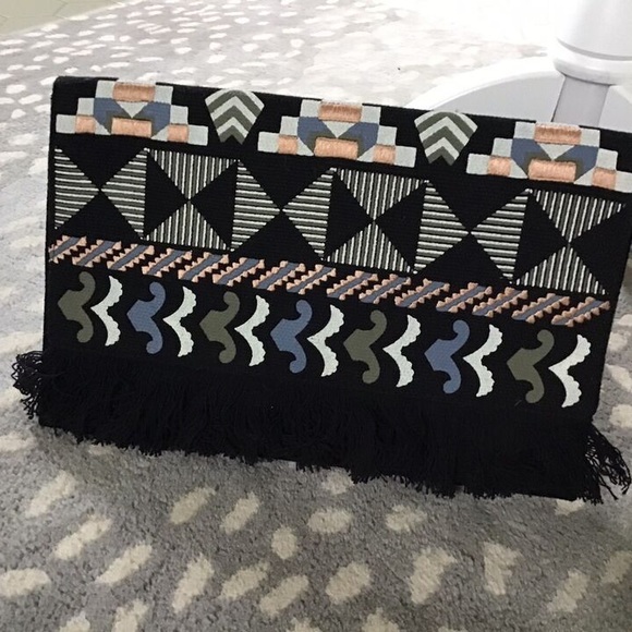 STELLA & DOT TAJ CLUTCH- BLACK/ MULTI EMBROIDERY BAG- NWT - Picture 4 of 6